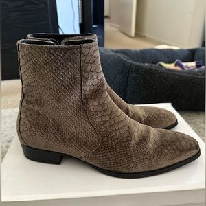 Steve Madden Gray Boots in Snakeskin Velvet Material- size 10
